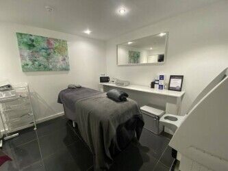 Popular and Beautifully Fitted Luxury Nail & Beauty Salon in Affluent Town of Esher, Surrey Photo 8