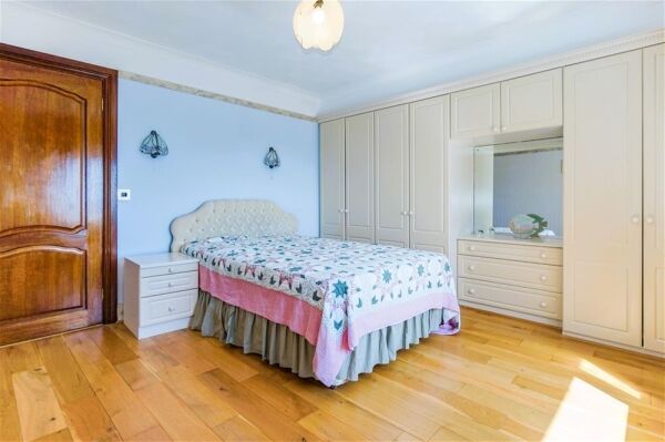 Auction Lot: White Lodge, Ilsham Marine Drive, Torquay, Devon, TQ1 2HT For Sale in Torquay Photo 8