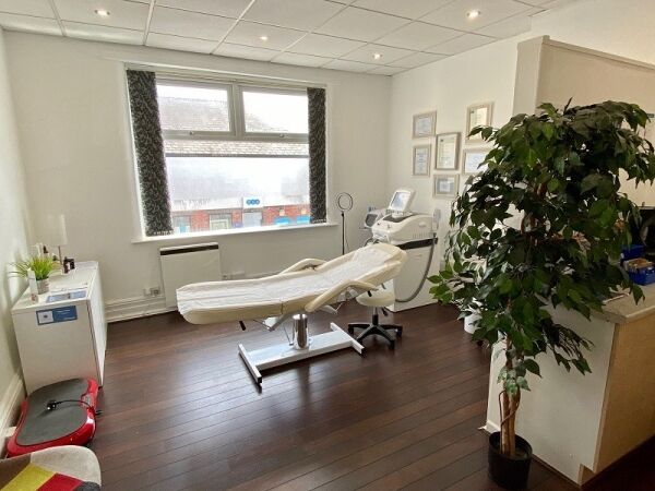 Extremely well established hair salon for sale Photo 8