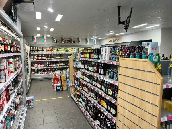 3 x Franchise Off Licences & Sandwich Shop - Wales Photo 8