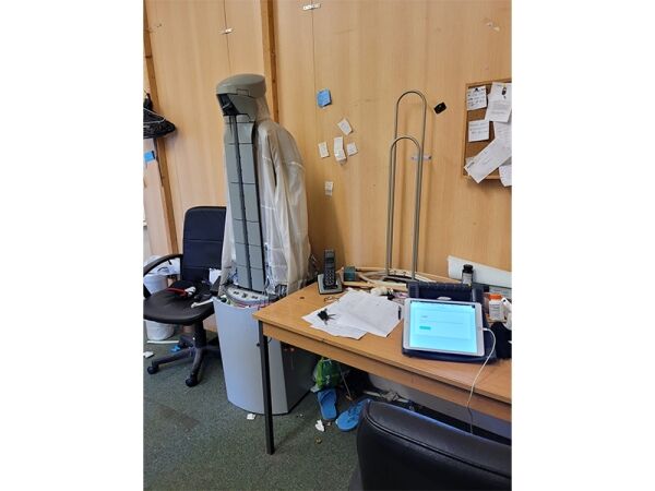 Highly rated dry cleaners for sale Photo 8