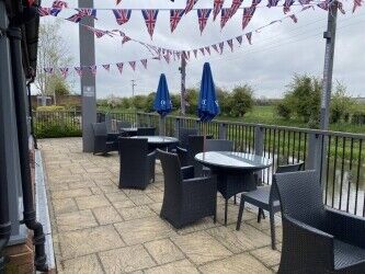 WILTSHIRE- CANAL & MARINA SIDE PUBLIC HOUSE Photo 8