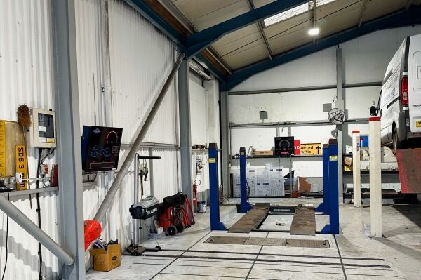 New Price! Garage & MOT Test Centre Photo 8