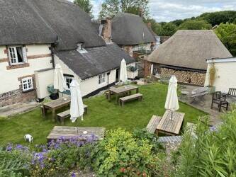 WILTSHIRE - PICTURESQUE VILLAGE FREE HOUSE ON SALISBURY PLAIN Photo 8