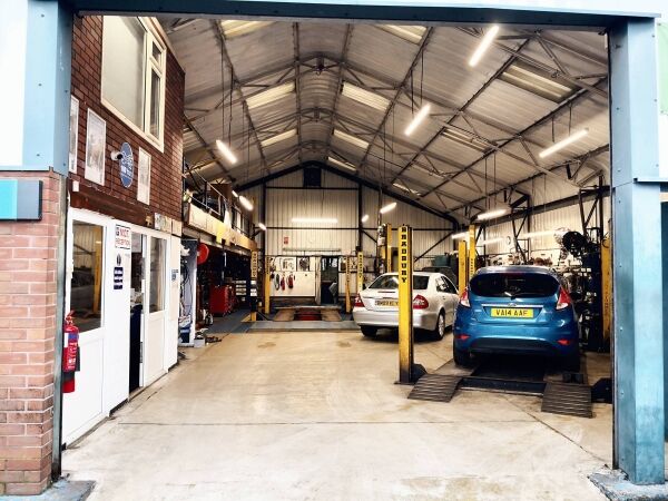 Established MOT & Service Garage in Eastwood, Nottinghamshire Photo 8