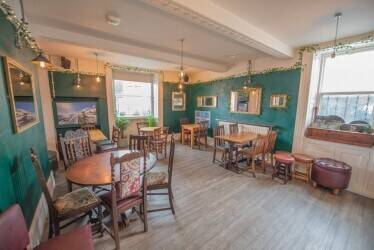 Popular and Established Bar & Restaurant Business Photo 8