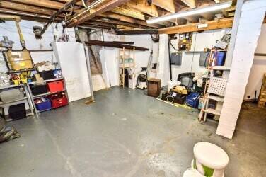 Freehold Launderette & Hairdressers Photo 8