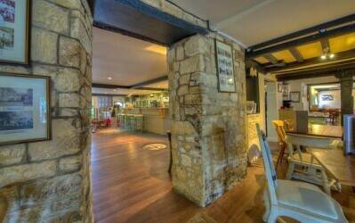 COTSWOLDS – 17TH CENTURY GRADE II LISTED BLACK AND WHITE TUDOR INN Photo 8