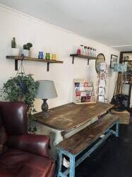 Unique Coffee shop/barber/tattoo room Photo 5