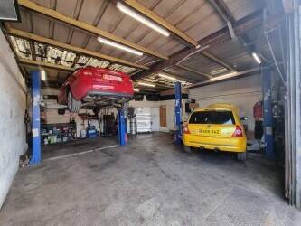Workshop garage facility Photo 9