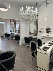 Spacious Hairdressing & Beauty Salon for sale Photo 5