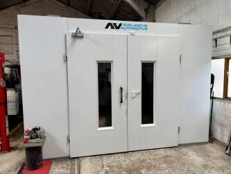 Independent Car Body Repair Centre Photo 8