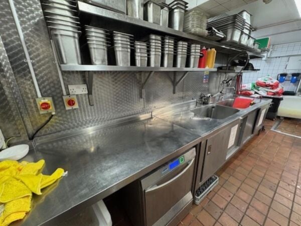 Leasehold Fish & Chip Takeaway Located In Luton Photo 8