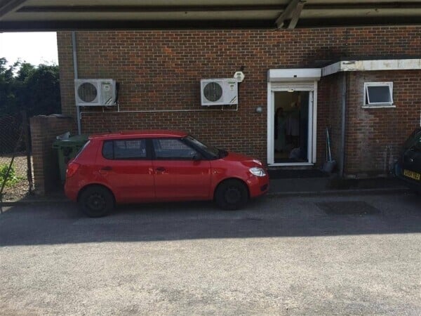 DOMESTIC & COMMERCIAL IRONING & LAUNDRY SERVICES FOR SALE IN AFFLUENT BUCKINGHAMSHIRE VILLAGE Photo 9