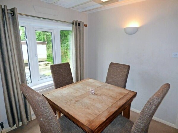 STUNNING PUBLIC HOUSE/RESTAURANT & FUNCTION VENUE WITH EXTENSIVE PRIVATE & GUEST ACCOMMODATION FOR SALE IN SOUTH WALES Photo 9