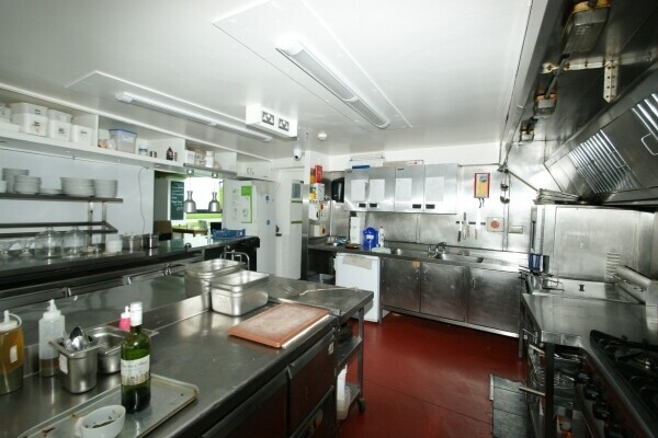 DEVON COASTAL TOWN CENTRE CAFE BISTRO WITH CONSERVATORY & COURTYARD Photo 9