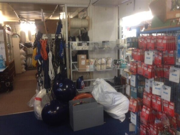 THAMES-SIDE RETAIL & ONLINE CHANDLERY SUPPLIES FOR SALE IN SURREY Photo 9