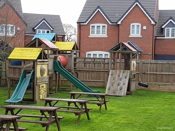 100 seater restaurant with 40 space bar. Outside decking area for 50, Beer garden for 80 Photo 9