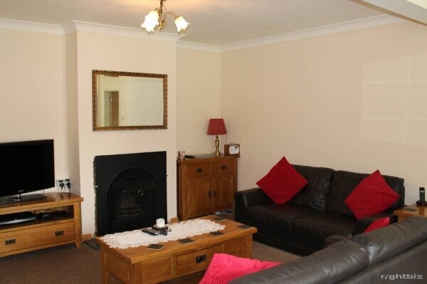 FREEHOLD VILLAGE STORE / NEWSAGENT WITH ADJOINING 3 BEDROOM BUNGALOW LARGE GARDEN WITH FISHING LAKE Photo 9