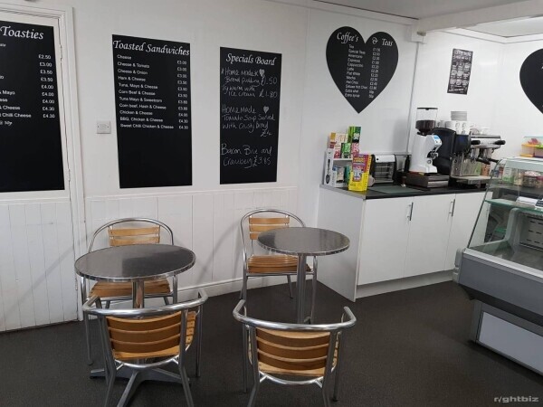 Cafe / Sandwich shop and breakfast shop in a busy area Photo 9