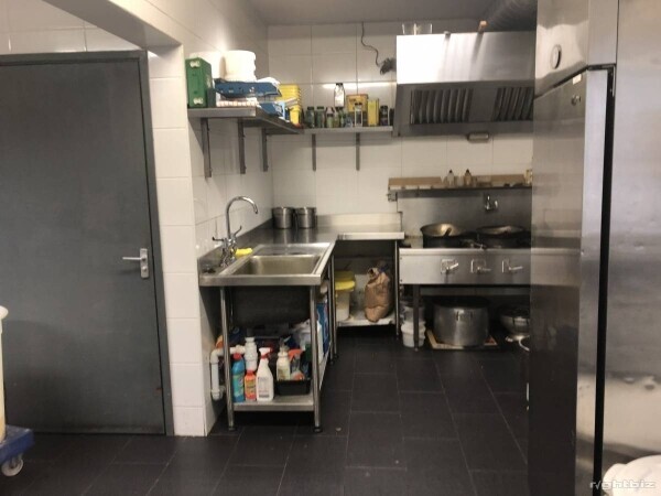 Takeaway and fish and chips shop fully equipped Photo 9