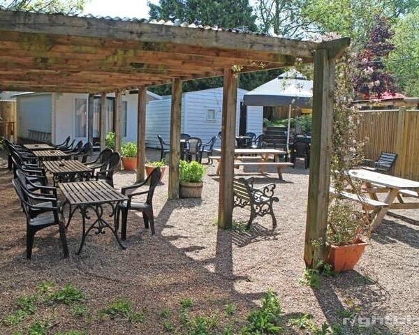 EAST SUSSEX - SUBSTANTIAL ROADSIDE PUB Photo 9
