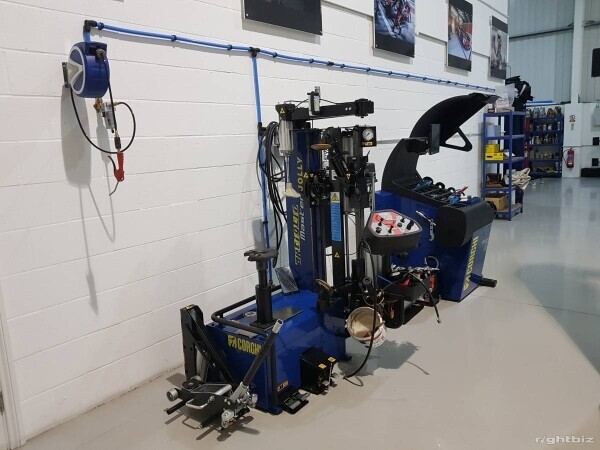 Prestigious Automotive Garage Business For Sale Photo 9