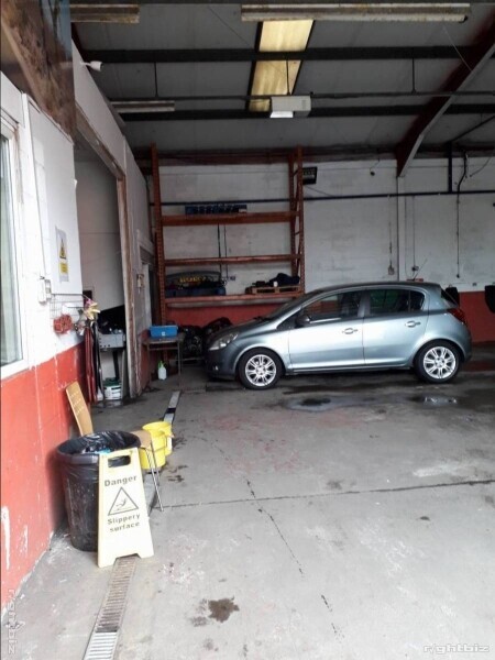 Large premises carwash, garage, body spray room, large office space, units, parking Photo 9