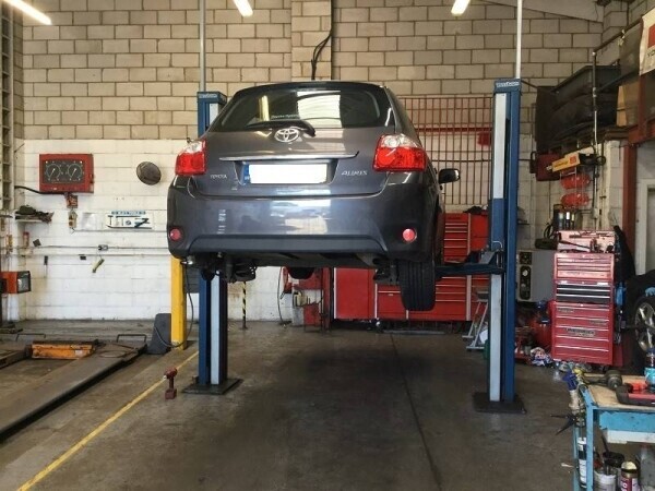 Highly Reputable Garage/MOT and Service Centre Photo 9