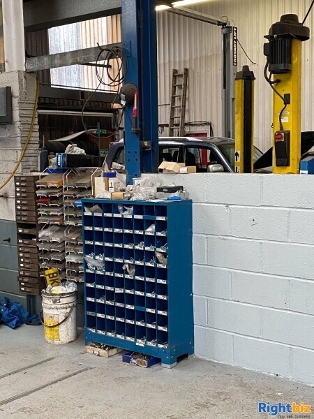 MOT SERVICE CENTRE Photo 9