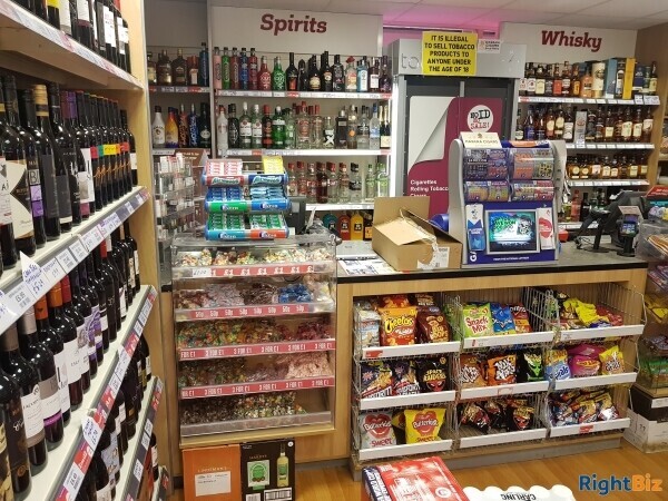 Mains model Post Office in the centre of a busy precinct Photo 9