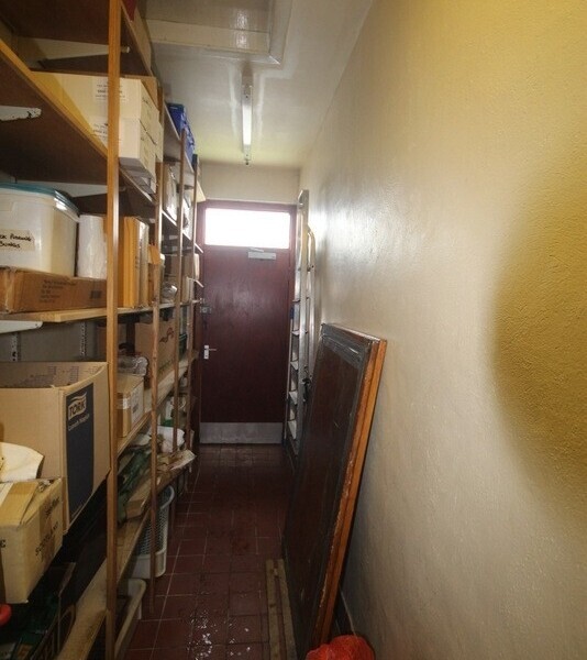 Class 3 Hot Food Takeaway / Cafe in Excellent Canalside Location for Lease Photo 9