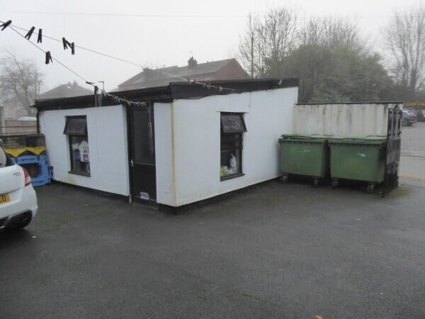 Freehold A5 Commercial Premises with 4 bedroom flat Takeaway Potential Restaurant Business For Sale Photo 9