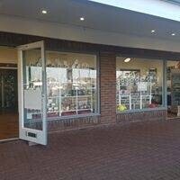 Under Offer: Tearoom With Coffee Bar, Ice Cream Parlour And Chocolate Shop - Hampshire Photo 9
