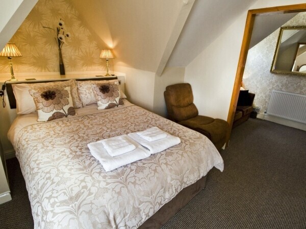 LINCOLNSHIRE COAST - ESTABLISHED PROFIT MAKING 8 BEDROOM GUESTHOUSE Photo 9