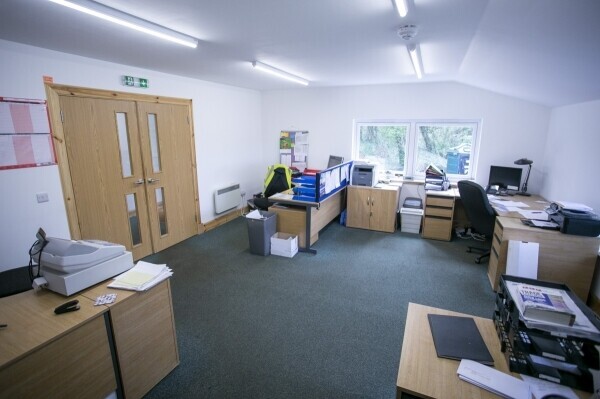 An excellent opportunity to acquire a high volume fish smokehouse in an excellent location Photo 9