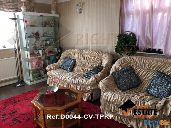 Off licence with Post Office and three bedroom flat above lease for sale Photo 9