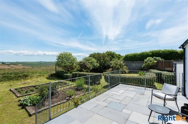 Immaculate Hotel on the North Cornish Coastline For Sale in Perranporth Photo 9