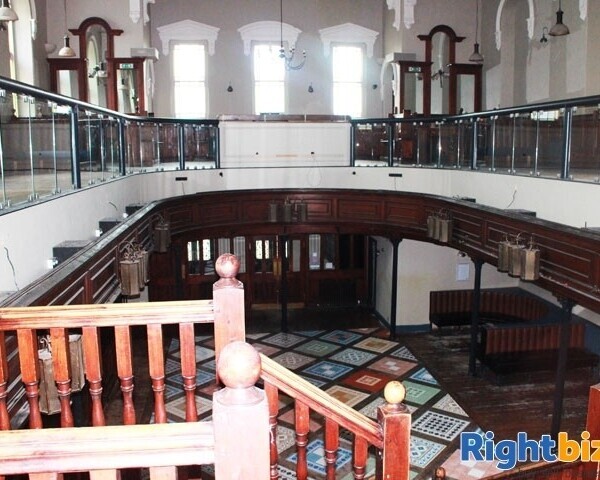 CEREDIGION (ABERYSTWYTH) - IMPRESSIVE LICENSED PROPERTY Photo 9
