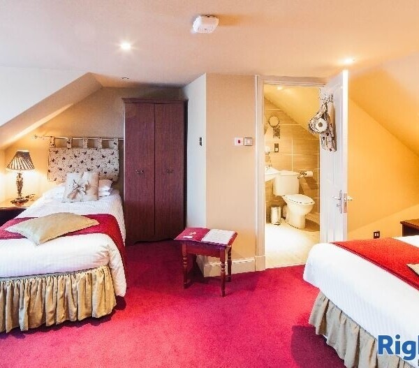 For Sale - Well Presented 6-Bedroom Guesthouse in Affluent Tourist Town in Central Scotland. Photo 9