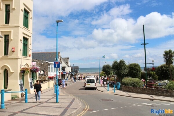 SAUNDERSFOOT BEACH FRONT - TRADITIONAL PUB OVERLOOKING SAUNDERSFOOT BEACH Photo 9