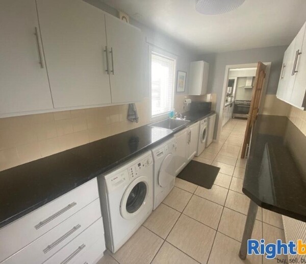 20 Year Established Cattery and Stunning Extensive Family Home Photo 9