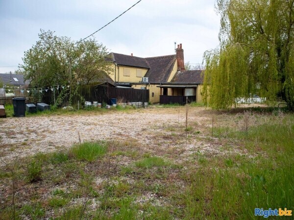 ESSEX - COUNTRY VILLAGE PUB FOR SALE Photo 9