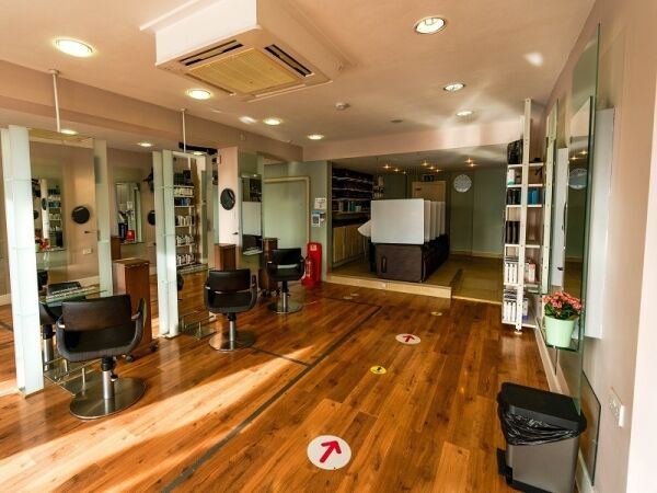 Extremely well established Hair & Beauty Salon for sale Photo 9