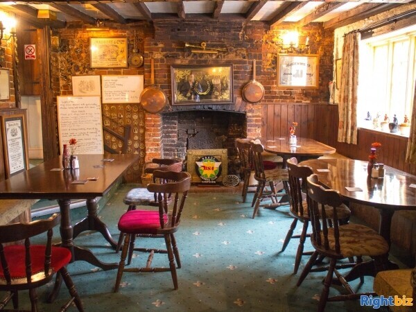 HAMPSHIRE - QUINTESSENTIAL PUB Photo 9