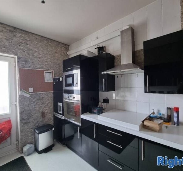 Beautifully Renovated Modern Bar with Comfortable Atmosphere & Accomodation Photo 9