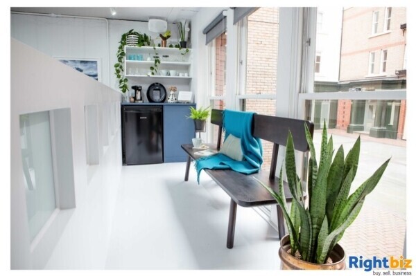 Beautiful 4 chair hair salon in prime location, Bloomsbury, Central London Photo 8