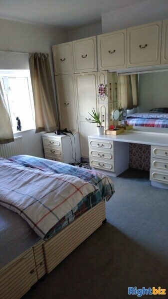 Family Run Chinese takeaway for sale with 4 bedrooms flat for sale in Harefield, London Photo 9