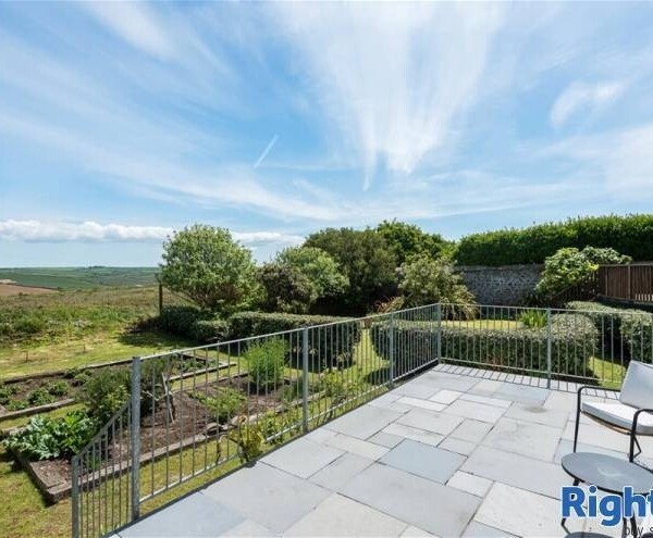 Under Offer: Immaculate Hotel on the North Cornish Coastline For Sale in Perranporth Photo 9