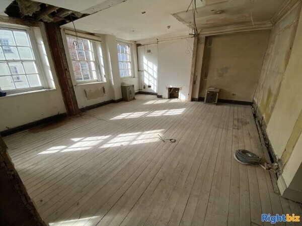 GLOUCESTER CITY CENTRE- HISTORIC PUBLIC HOUSE AND LIVE MUSIC VENUE Photo 9